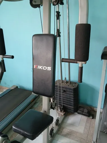 Vendo estação de musculação,  semi nova 