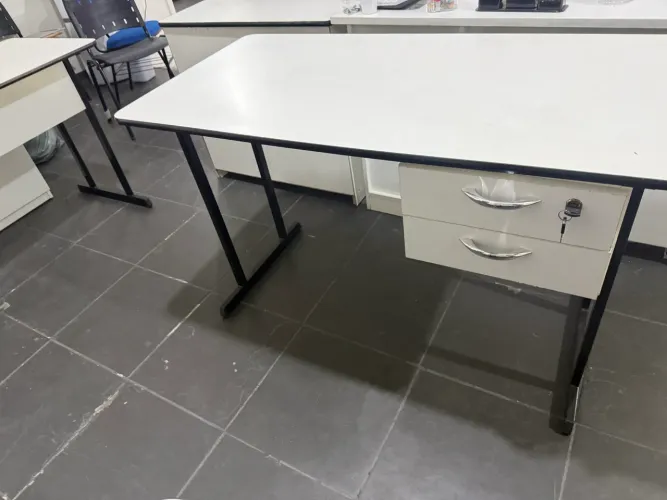Mesa secretária