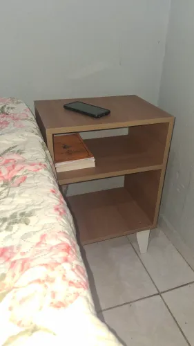 Criado mudo minimalista
