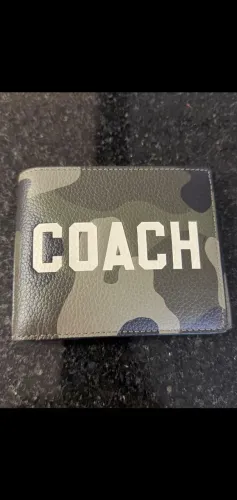 Carteira em couro Coach camuflada