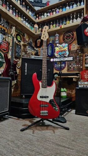 12x Sem Juros - Baixo Squier JBass 4c (Jazz Bass) - Caps Wilkinson