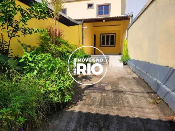 Casa duplex no Pechincha à venda