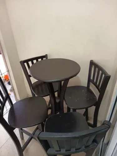 Mesa alta com 4 cadeiras - Estilo Bar 