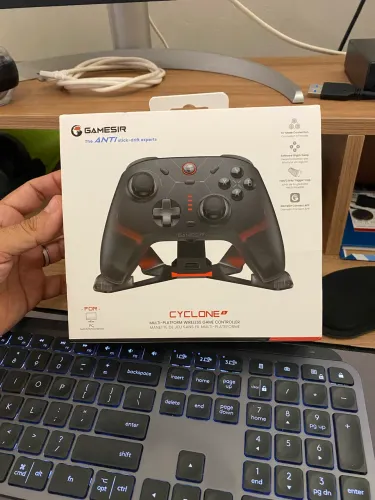 Controle Gamesir Cyclone V2 multiplataforma