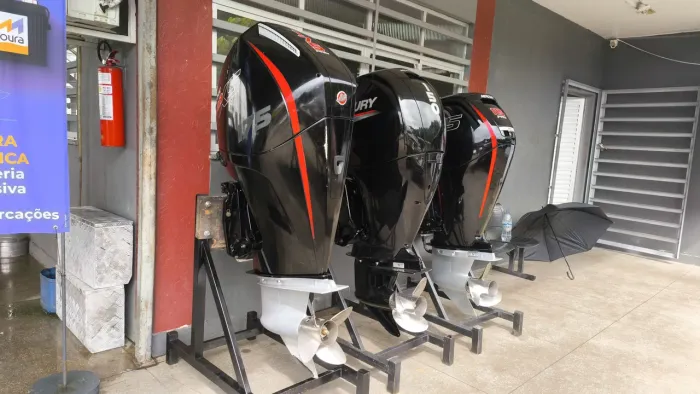 Motores Mercury em estado de zero