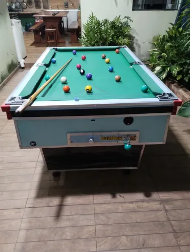 Sinuca madeira e fórmica