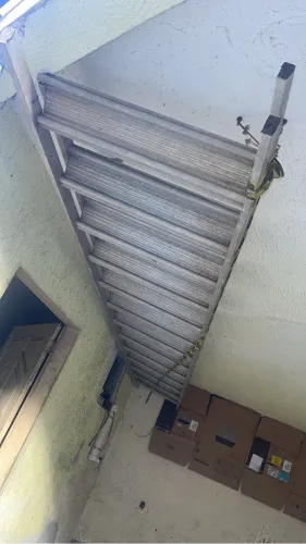 Escada de alumínio degraus largos