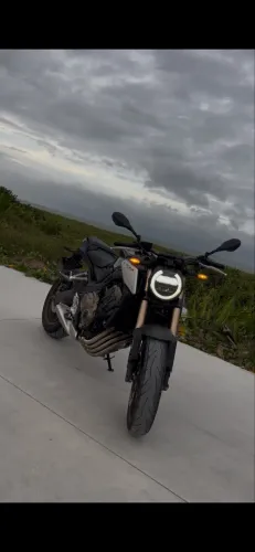 CB650R 2022 sem detalhes