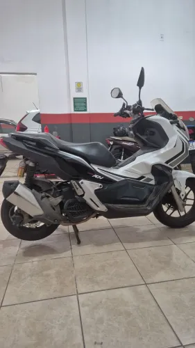 Honda Adv branca 2021