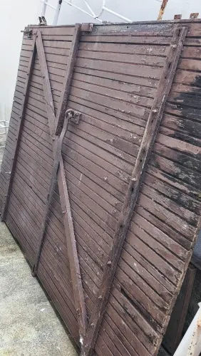 Venda de Grades e Portão de Madeira