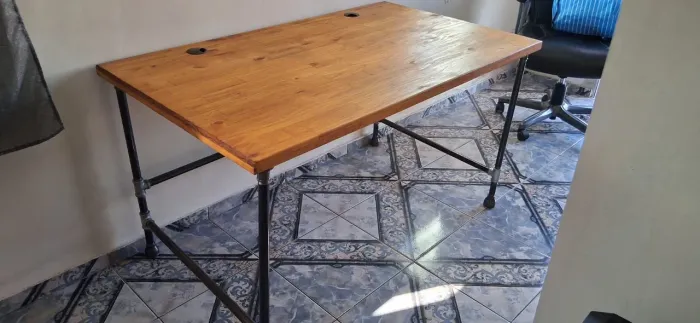 Mesa sob medida de madeira