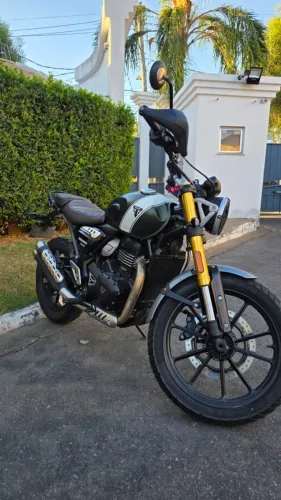 Triumph Scrambler 400x em estado de zero km na garantia Triumph