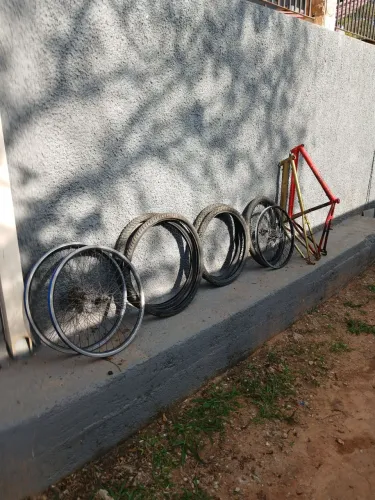 Aros, pneus e quadros de bike 