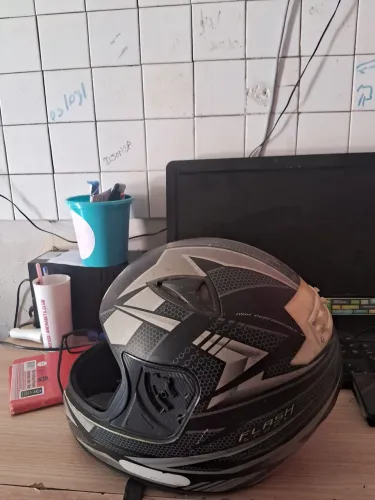 Capacete a venda
