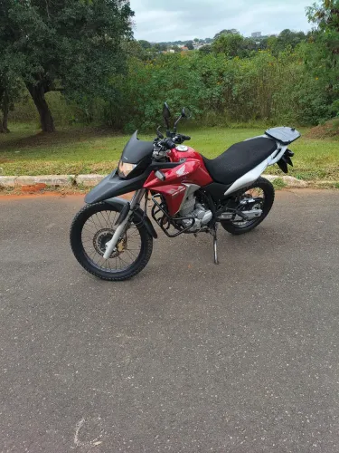 Vendo XRE 300 vermelha.