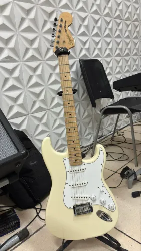 Guitarra Squier Stratocaster