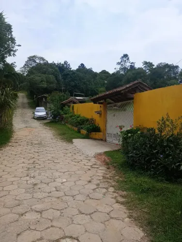 Chácara à venda: 3 suítes - 1.100m² - piscina, churrasqueira, hidromassagem e quadra - Res
