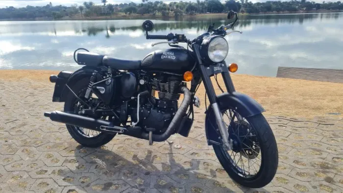 Royal Enfield Classic 500 Stealth Black