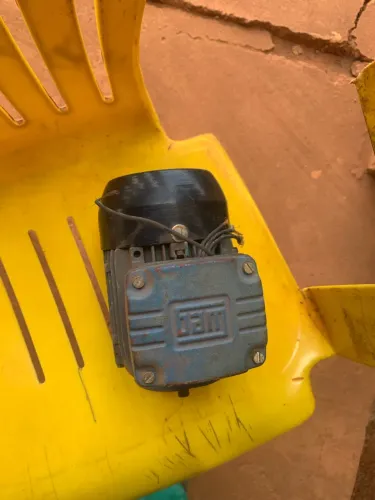 Motor Elétrico WEG Trifásico 1/4 CV - Funcionando