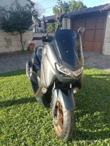 Vendo Yamaha NMax 2023 - Baixo KM/Pneu Novo/Estado de Novo