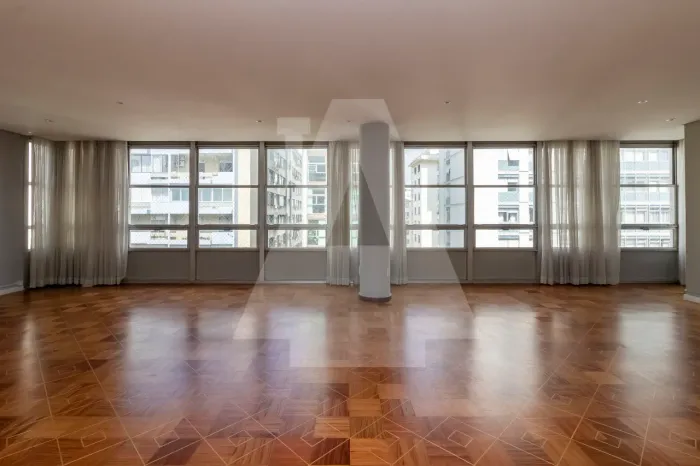 Próximo à Praça Buenos Aires