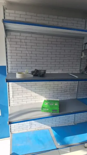 Gôndola de ferro com 4 prateleiras - 300$ cada 
