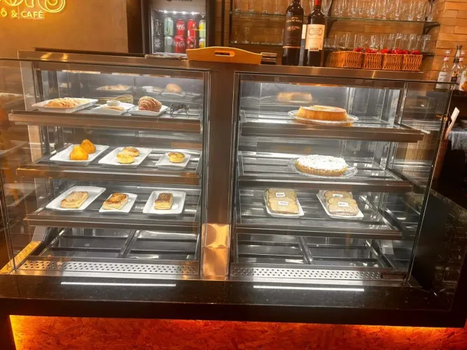 Vitrine Expositora Refrigerada REFRINOX