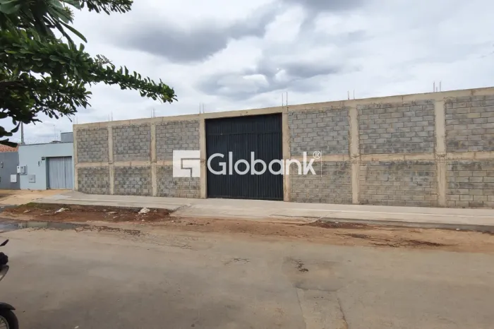 Galpão para aluguel Vila Campos 250m² Montes Claros MG