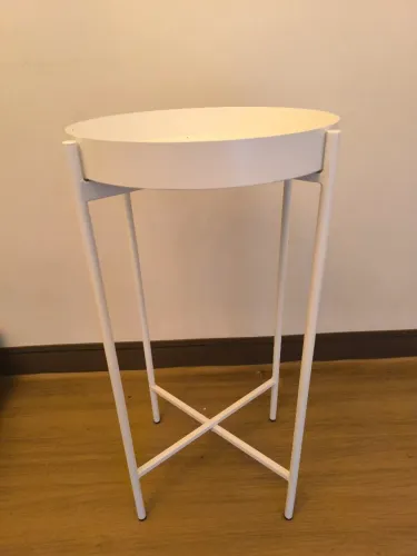 Mesinha Lateral Redonda em Metal Branco 