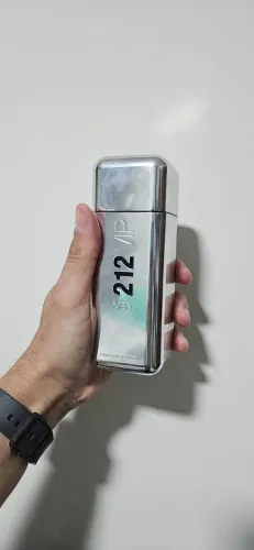 Perfume Carolina Herrera 212 VIP Masculino - 100ml (Original / Novo)