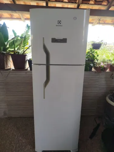 Vendo geladeira duplex Eletrolux frosfree