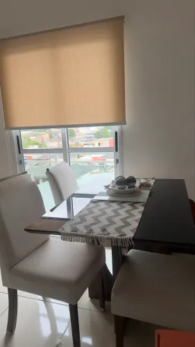 Mesa e cadeiras