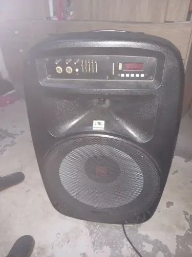Vendo caixa profissional potente