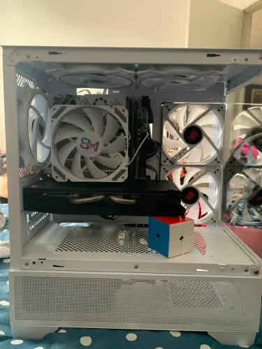 rx 580 2048sp, trocada a pasta térmica a pouco tempo 