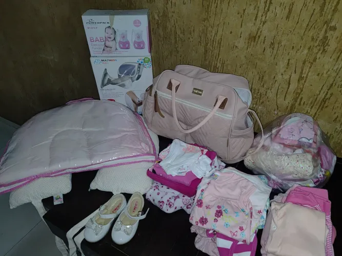 Montante por 350,00,coisas de bebê até 9meses.