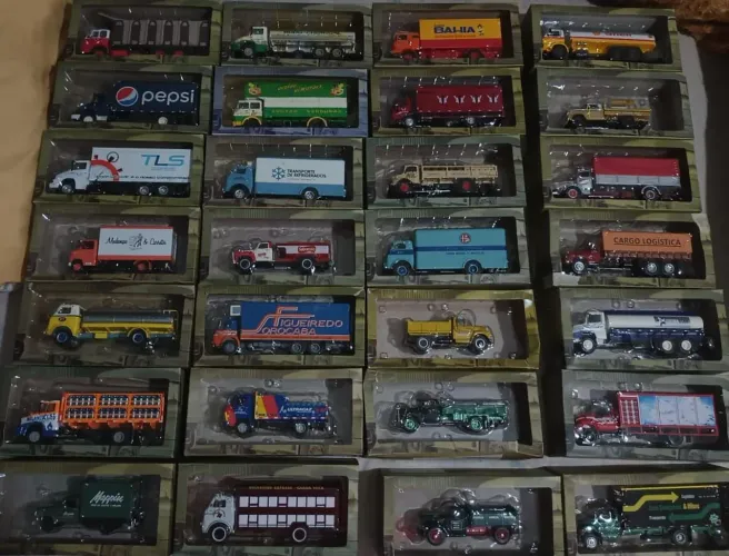 Miniatura de caminhão 1(43