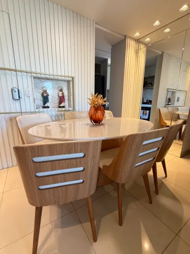 Mesa de Jantar de Alto Padrão | Design Sofisticado | 6 cadeiras | Estado de Nova