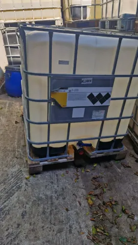 Isotanque container Ibc 1000 litros usados base de madeira 