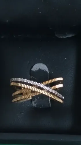 Anel vivara Madeleine diamante e ouro 18