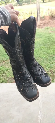 Bota HELAZZA