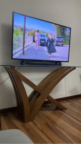 Aparador com tampo de vidro