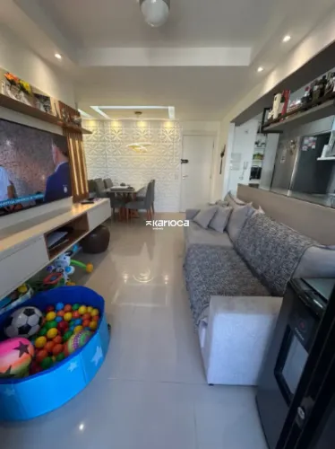 Apartamento Reformado com 64m², 2 Quartos, Andar Alto Condomínio Completo na Estrada Coro