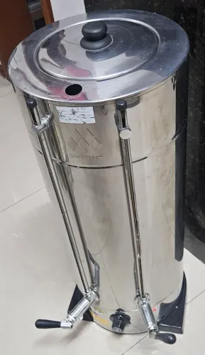 Cafeteira Industrial 8 Litros Marchesoni para retirada de peças.