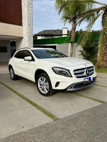 Mercedes-Benz GLA 200 Adv. 1.6/1.6 TB 16V Flex Aut. 2015