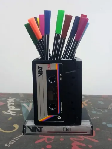 Porta-canetas / Porta-trecos vintage retrô com fitas cassetes