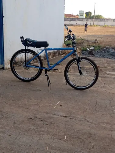 Bicicleta aro 26, sem motor, freio no pé, com peças do motor(polícia levou o motor)