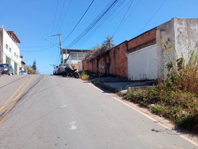 Vende Se imóvel comercial Na avenida principal do Bairro monte verde em Justinópolis