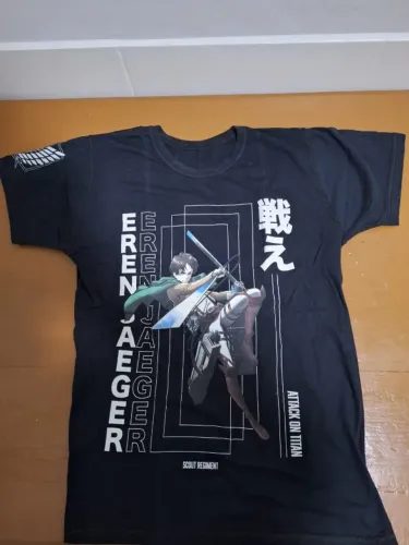 CAMISETA DUPLA FACE PITICAS ATTACK ON TITAN ~ Eren vs Eren TItan