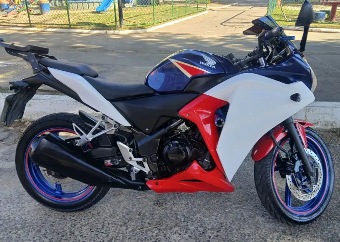 VENDO HONDA CBR 250R