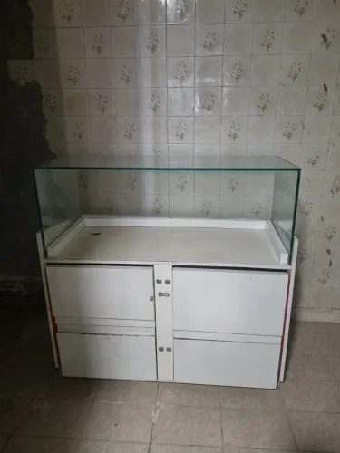 Balcão expositor com gavetas